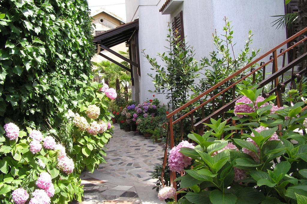 Apartments Villa Ida Abbazia Esterno foto